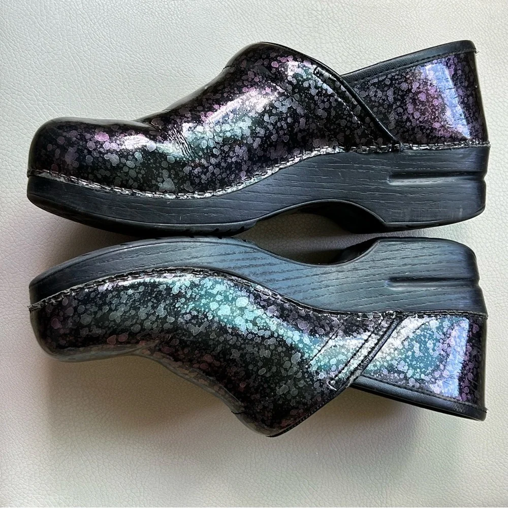 Dansko Black Patent Leather Iridescent Water Drop Pattern Clog Size 40 EU/ 10 US - Picture 6 of 11